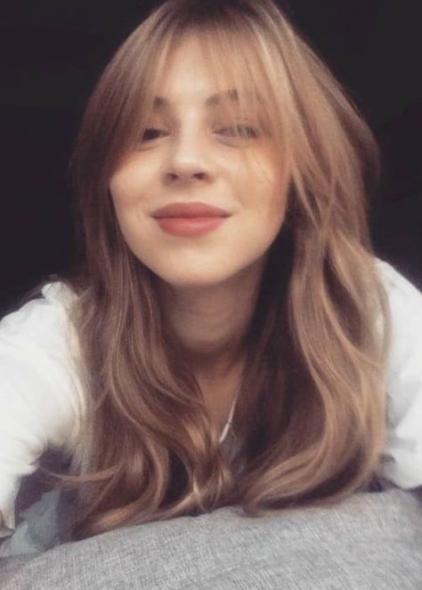 Hermione Corfield Hermione Corfield, Instagram Selfie, English Actresses, Life Facts, Hermione, In November, Height And Weight, Statistics, Blonde