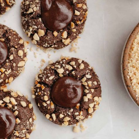 Easy Nutella Thumbprint Cookies with Nutella Ganache Nutella Christmas Cookies, Nutella Thumbprint Cookies, Cookies With Nutella, Nutella Stuffed Cookies, Nutella Dip, Nutella Cookies Recipe, Nutella Ganache, Nutella Cookie, Nutella Lover