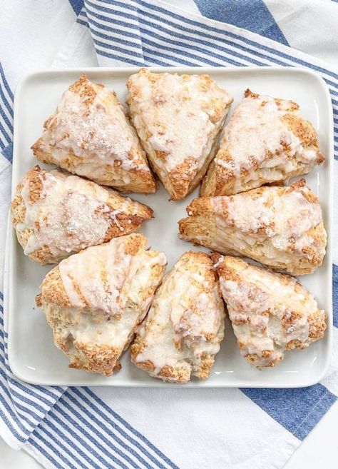 The best Sour Cream Scones are the best scones you will ever eat! And they go from a sweet treat to a savory depending on what you add to this versatile recipe! Ginger Bread Biscuits, Garlic Monkey Bread, Biscuit Monkey Bread, Savory Scones Recipe, Sour Cream Scones, Apple Monkey Bread, Pull Apart Pizza Bread, Easy Monkey Bread, Scones Recipe Easy