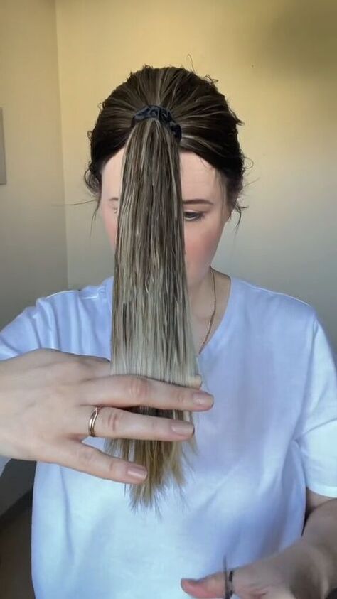 How to Give Yourself Your Own SALON GRADE Haircut at Home Self Trim Hair, Haircut By Yourself At Home, Diy Easy Haircut, How To Give Yourself A Haircut, Diy Rachel Haircut, Haircuts At Home For Women, How To Trim Dead Ends At Home, Do It Yourself Haircut, Diy Hair Trim At Home