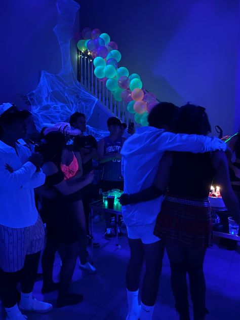 #teenager #party #partythemes #partyoutfit #neon #friends #friendshipgoals #friendgroup Halloween Party Teenagers, Rager Party, Halloween Rager, Project X Party, Teenager Party, Pj Party, Party Inspo, Project X, 18th Birthday Party