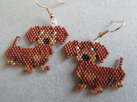 Dachshund Earrings in Delica seed beads Turkey Earrings, Bead Things, Dachshund Jewelry, Anting Manik, Beaded Projects, Bead Creations, Art Perle, Motifs Perler, Seed Beading