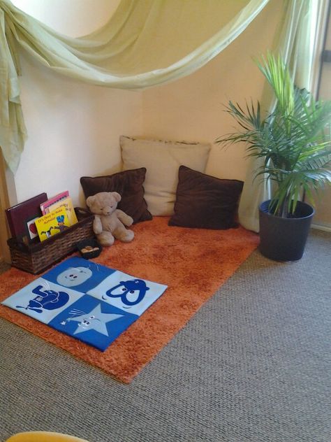 Safe space that integrates conscious discipline with a natural learning environment #consciousdiscipline Quiet Time Area Ideas, Class Quiet Corner, Preschool Quiet Corner Ideas, Quiet Reading Corner, Quiet Center Preschool, Safe Place Preschool, Cozy Corner Infant Classroom, Preschool Quiet Area Ideas Cozy Corner, Cozy Center Ideas Preschool