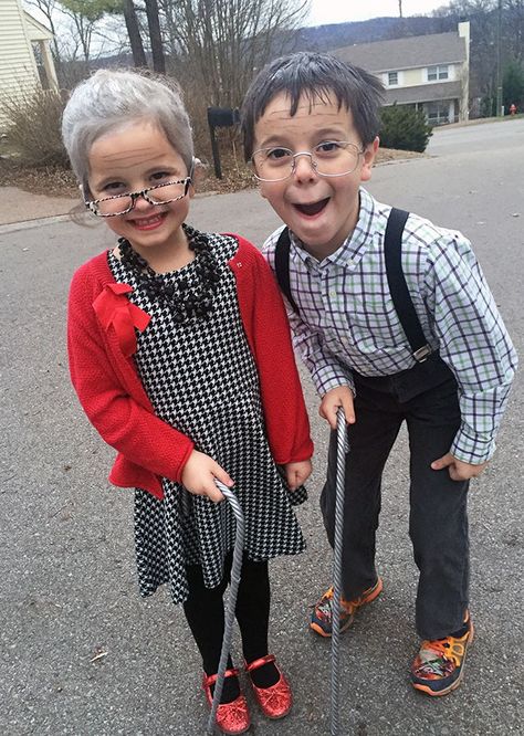 Easy dress up idea for 100 days of school - how to dress up like a 100 year old. #school #schoolfun Kids Old Man Costume, Kids Old Lady Costume, 100 Days Of School Project Kindergartens, Old Man Costume, Old Lady Dress, Dress Up For Boys, 100th Day Of School Crafts, 100 Day Of School Project, Old Lady Costume