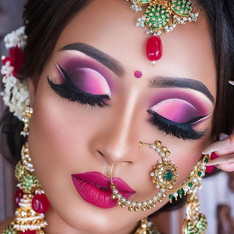 Bridal Makeup Red Lips, Latest Bridal Makeup, Dulhan Makeup, Beautiful Bridal Makeup, Make Up Gold, Indian Wedding Makeup, Indian Bride Makeup, Bengali Bridal Makeup, Bridal Makeup Images