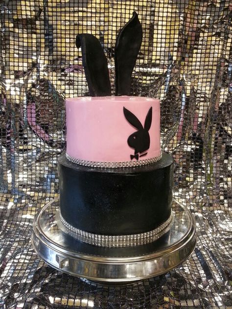 Playboy Torte Cheetah Birthday Cakes, Cheetah Birthday, 17 Birthday Cake, Sleepover Birthday Parties, 21st Birthday Decorations, Custom Birthday Cakes, Couture Cakes, Bunny Party, Bunny Birthday