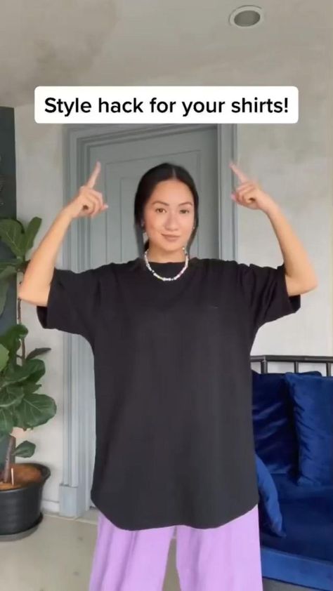 How to turn your shirts from baggy to cropped 🔁 @laureen | Diy fashion, Fashion hacks clothes, Casual outfits T Shirt Hacks, Disney Couple T-shirt, Shirt Hacks, Tshirt Refashion, Diy Fashion Hacks, Cycling T-shirt, Hacks Clothes, Diy Fashion Clothing, T-shirt Refashion