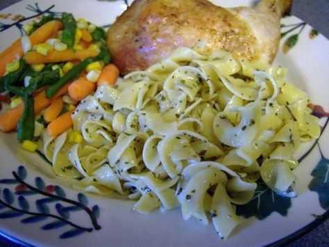 Butter & Herb Noodles. Photo by NELady Butter Herb, Diy Butter, Holiday Dinner Recipes, Pantry Recipes, Easy Butter, After School Snack, Winter Comfort Food, Yummy Meals, Noodles Recipe