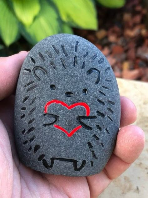 Engraved Stone, Painted Rock Animals, Art Pierre, Rock Painting Ideas, Stone Art Painting, Painted Rocks Kids, Stone Engraving, Painted Rocks Craft, Painted Rocks Diy