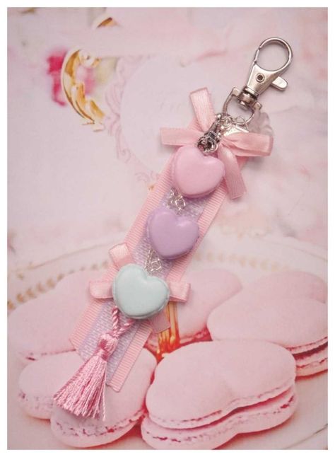 Macaron Keychain, Polymer Clay Kunst, Clay Keychain, Polymer Clay Flower Jewelry, Polymer Clay Diy, Bead Charms Diy, Kawaii Jewelry, Planner Charms, Polymer Crafts