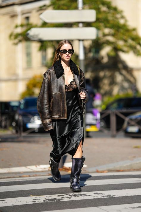 Brown Biker Boots, Biker Boots Outfit, Dress In Winter, Rome Outfits, Closet Refresh, Pernille Teisbaek, Perfect White Shirt, Fashion Trend Forecast, Spring Forward