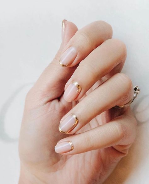 Bridal looks aren’t limited to gorgeous gowns... sometimes it’s the little details that can be the most fun! We are swooning over this Dry By London look   Image: @drybylondon. Natural Wedding Nails, Bridal Manicure, Wedding Day Nails, Wedding Manicure, Bridal Nail Art, Gold Nail Art, Elegant Nail Designs, Minimalist Nail Art, Gold Nail