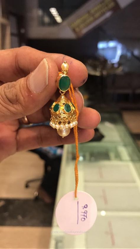 Light Weight Gold Jhumka, Light Weight Gold Emerald Jhumkas, Light Weight Gold Baby Jhumka Designs. Buttalu Designs, Gold Jhumka, Jhumka Designs, Gold Earrings Indian, Gold Jhumka Earrings, Gold Jewelry Outfits, Gold Earrings Wedding, Gold Jewelry Simple Necklace, Beautiful Gold Necklaces