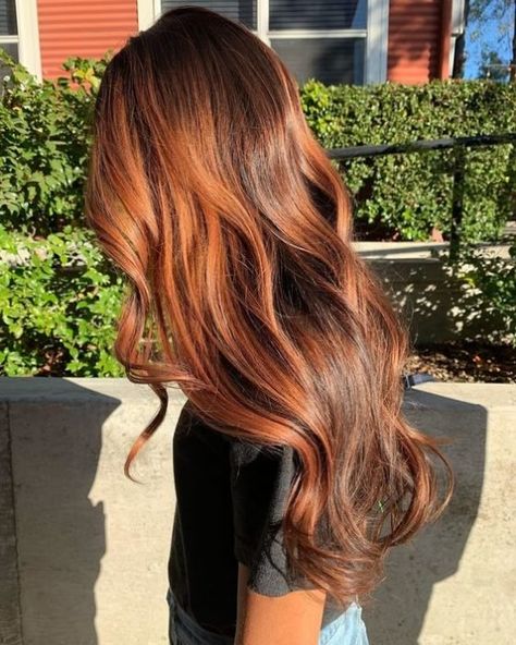 ‘Cinnamon’, el color de cabello que a todas se les ve bien Bleach Hair Color, Cinnamon Hair Colors, Cinnamon Hair, Ginger Hair Color, Hair Color Auburn, Long Hair Color, Brown Hair Balayage, Hair Color For Women, Trendy Hair Color