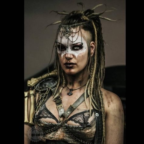 Dark Rave Outfit, Post Apocalyptic Outfit, Apocalypse Costume, Mad Max Costume, Viking Makeup, Post Apocalyptic Clothing, Viking Warrior Woman, Wasteland Warrior, Mujeres Tattoo