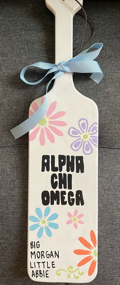 Big little reveal 
Big little paddle 
Flower wood painting Adpi Paddle Ideas, Big Little Sorority Plaques, Sorirty Paddles Ideas, Trendy Sorority Paddle, Pastel Paddles Sorority, Pastel Sorority Paddle, Easy Sorority Paddles, Flower Paddle Sorority, Sage Green Sorority Paddle