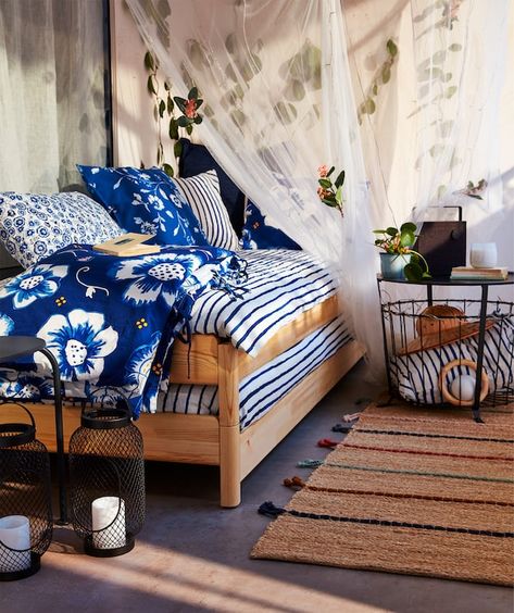 Balcony in daytime with two UTÅKER beds stacked on top of each other in a sofa-like formation, with pillows and cushions. Ikea Utaker, Ikea Utåker, Bedroom Elegant, Cama Ikea, Beds For Small Spaces, Bohemian Furniture, Tuscan Design, Ikea Bed, Design Toscano