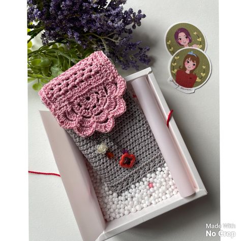 #handphonepouch #handphone #crochet #crochetproject #handcraft #handmade #craft #ideas #gift Pink Crochet Pouch Bag For Travel, Crochet Beats Case, Kuromi Pouch Crochet, Lipstick Crochet Case, Crochet Pincel Case, Pouch, Crochet