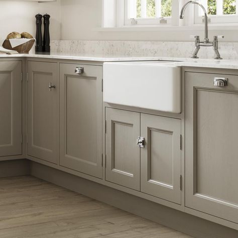 Howdens In Frame Kitchen, Howdens Shaker Kitchen, Pebble Kitchen, Grey Kitchen Inspiration, Kitchen Door Styles, Heritage Aesthetic, Kitchen Shaker, Cupboard Hinges, Howdens Kitchens