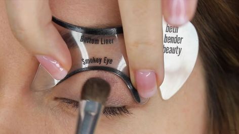 How To Use Eyeliner, How To Use Eyeshadow, Cat Eyeliner Stencil, Eyeliner And Eyeshadow, Eye Stencil, Perfect Eye Makeup, Eyeliner Stencil, Stencils Tutorials, Eyeliner Eyeshadow