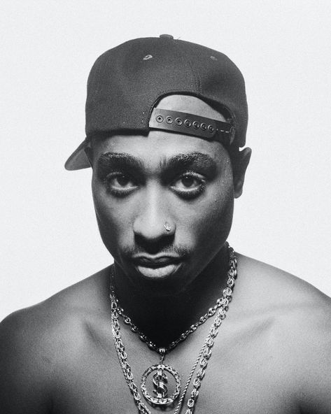 Tupac Black And White, Black Male Portrait, 2pac Videos, Tupac Makaveli, Tupac Wallpaper, Tupac Pictures, Hip Hop Classics, Expressions Photography, Art Photography Portrait