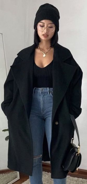 Rainy Day Thanksgiving Outfit, Winter Aesthetic Outfits For Women, Mammoth Outfits Winter, Plus Size Long Coat Outfit, Sports Game Outfit Winter, All Black Winter Outfit Casual, Book Signing Outfit Ideas, Black Denim Jacket Outfit Winter, How To Style A Black Cardigan