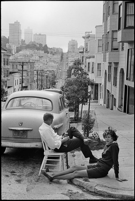 Old Time Photos, Photos Rares, Photography Essentials, Street Art Paris, Street Art Photography, Black And White City, Henri Cartier Bresson, Alberto Giacometti, Minimalist Photography