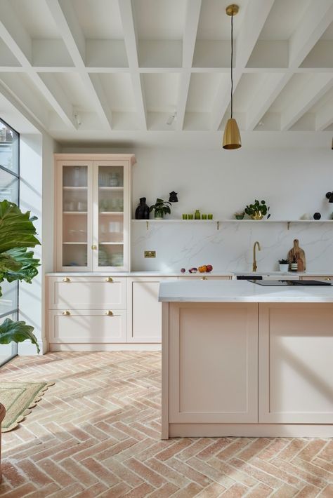 How to avoid terracotta tile tragedy - The Kitchen Think Kitchen Flooring Options, Herringbone Tile Floors, Herringbone Floor, Brick Flooring, Hus Inspiration, Kitchen Floor Tile, Kitchen Tile, Modern Farmhouse Kitchens, Flooring Options