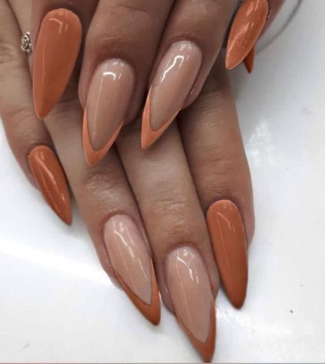 Summer Nails Ombre Simple: Keep It Classy with Simple Yet Stunning | Summer Nails 2024 Summer Short Almond Nails, Fall French Tip Nails, Fall French Tip, Summer Nails Coffin, Ombre Chrome Nails, Summer Nails 2024, Nails Ombre, Gold Nail Designs, Chrome Nails Designs