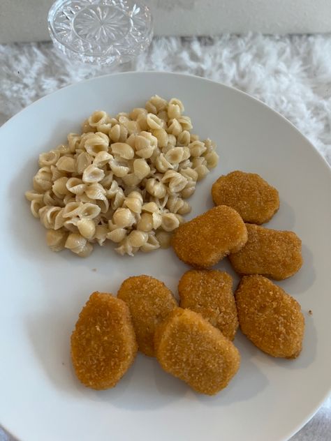 Mac And Cheese Annies, Dino Nuggets And Mac And Cheese, Annie’s Mac And Cheese, Annies Mac And Cheese, Kids Lunch Box Meals, Chicken Nugget Recipes, Kid Friendly Snack, Easy Meal Ideas, Healthy Food Motivation