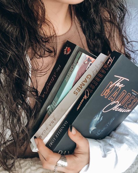 Books Pictures Ideas, Book Selfies Ideas, Aesthetic Bookstore Pictures, Book Aesthetic Pictures For Instagram, Bookinstagram Ideas Feed, Bookstagram Inspiration Photos, Book Instagram Photo Ideas, Book Asthetics Photos For Instagram, Book Selfie Ideas