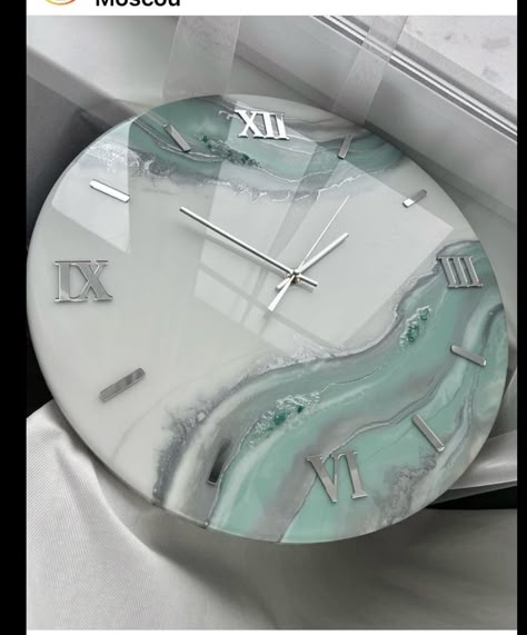 Diy Resin Gifts, Diy Resin Phone Case, Abstract Wall Art Living Room, Resin Art Canvas, Resin Clock, Handmade Wall Clocks, How To Make Decorations, Epoxy Resin Diy, Art Painting Tools