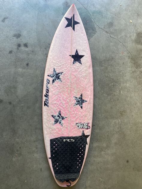 Cute Surfboard Designs, Custom Surfboard Design, Surfboard Painting Ideas, Cute Surfboards, Pretty Surfboard, Long Board Designs, Surf Board Aesthetic, Surf Boards Designs, Purple Surfboard