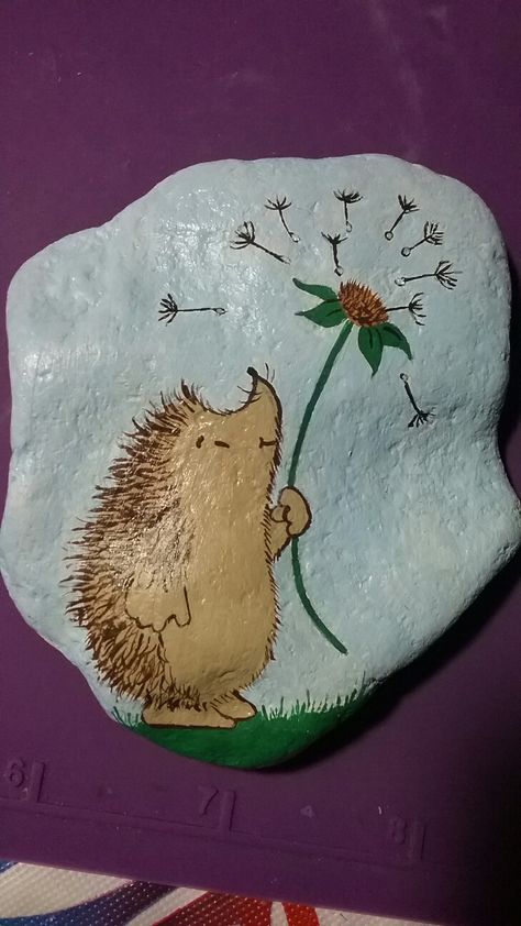 Hedgehog Pottery Painting, Hedgehog Painted Rocks Ideas, Hedgehog Rock Painting, Hedgehog Crafts, Hedgehog Painting, Kindness Rocks Project, Hedgehog Craft, Light Party, Baby Hedgehog