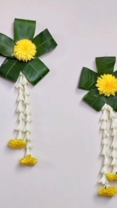 Onnoprason Decoration, Diy Onam Decor, Puja Decoration At Home Diy, Flower Toran For Diwali, Kelvan Ceremony, Valakappu Decoration, Onam Flower Decoration, Mango Leaf Decorations, Varamahalakshmi Decoration Ideas At Home