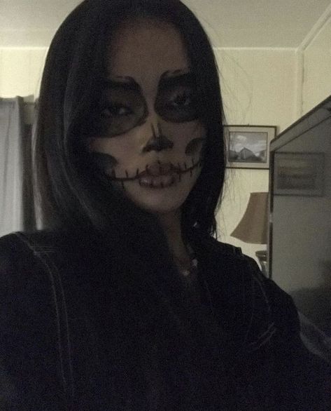 Pretty Skeleton Makeup, Skull Face Makeup, Halloween Skeleton Makeup, Halloween Inspired Outfits, Halloween Makeup Clown, Holloween Makeup, Creepy Halloween Makeup, Cute Halloween Makeup, Skeleton Makeup