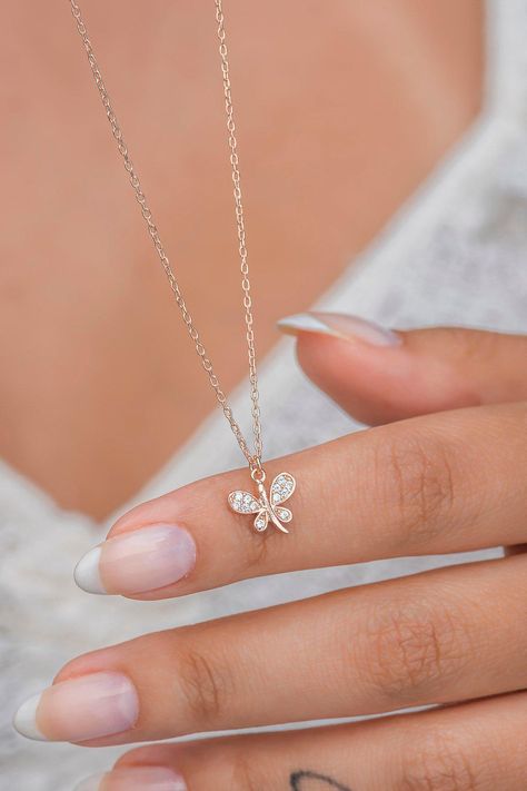 Sterling Silver Dragonfly Necklace, Silver Dragonfly Necklace, Rose Gold Plate, Dragonfly Necklace, Dragonfly Pendant, Gifts Anniversary, Jewelry Fashion Trends, Elegant Necklace, Trendy Necklaces