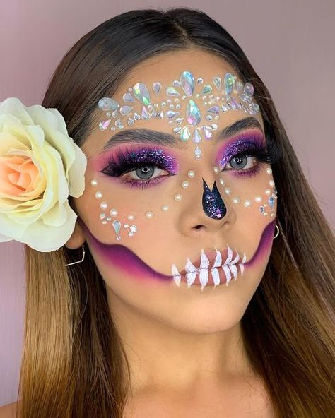 Purple Dia De Los Muertos Makeup Ideas, Purple Catrina Makeup, Pink Catrina Makeup, Catrina Face Paint, Simple Catrina Makeup, Skull Makeup Halloween, Glitter Halloween Makeup, Catrina Makeup, Creepy Makeup