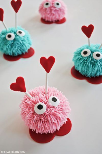 Valentines Healthy Snacks, Cupcakes Fruit, Valentines Day Crafts For Preschoolers, Bug Cupcakes, Fruit Carvings, Valentines Bricolage, Valentines Snacks, Fruit Chocolate, Healthy Valentines