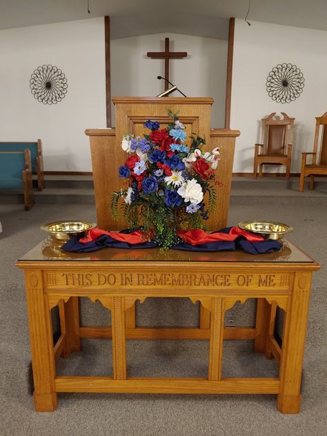 July 4th Church Decorations, Fourth Of July Church Decorations, Memorial Day Decorations For Church, Patriotic Church Decor, 4th Of July Church Decorations, Memorial Day Church Decorations, Church Decorations Sanctuary, Church Altar Design Ideas, Patriotic Flower Arrangements