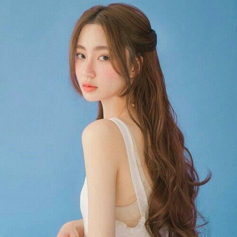 Korean Long Hair, Medium Long Haircuts, Fesyen Rambut, Long Hair Cuts, Medium Length Hair Cuts, Korean Hairstyle, Aesthetic Hair, Bride Hairstyles, Fesyen Wanita