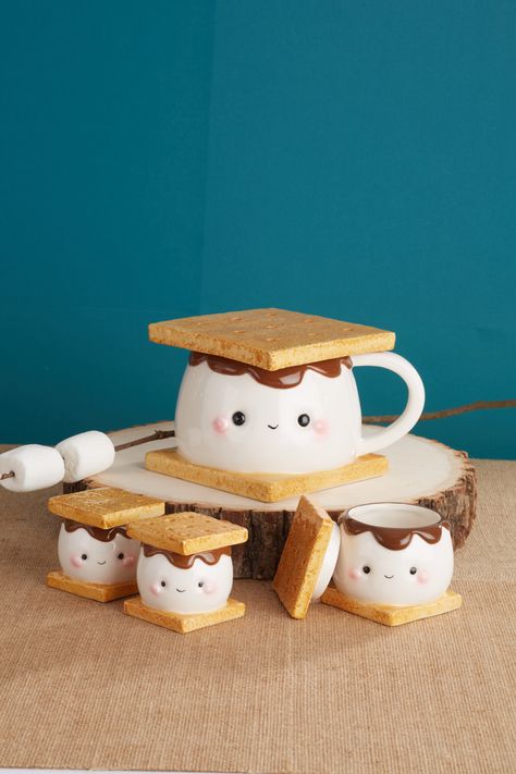 What’s your idea to spend a chilly autumn day? Our adorable marshmallow s’mores items are toasty enough for even the coolest weather. #smores #smoresgift #smoresgiftideas #gifts #giftythings Winter Clay Ideas, Clay Smores, Marshmallow Clay, Clay Marshmallow, Marshmallow Polymer Clay, S’mores Tiered Tray Decor, Dining Ware, Air Dry Clay Projects, Clay Crafts Air Dry