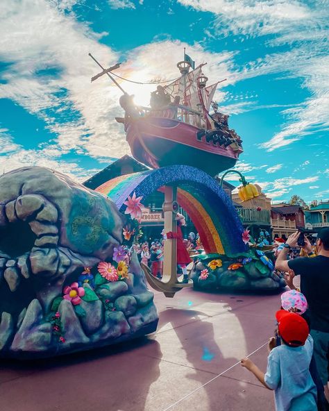 Yesterday was the Festival of Fantasy Parade’s 10th Birthday! This parade usually happens everyday at 3pm at the Magic Kingdom in Walt Disney World! 🏃‍♂️ If your family likes to pack as much as you can into your day, I would recommend watching the parade from Frontierland. Then you see the parade when it first comes out, and you can keep moving! 🌳 Even better, if you can stand on the side closest to Country Bears, then you’ll be in the shade and not have to look into the sun! (But you can... Festival Of Fantasy Parade, Country Bears, S 10, 10th Birthday, Travel Agent, Magic Kingdom, Walt Disney World, Walt Disney, Disney World