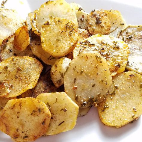 Garlic Herb Skillet Potatoes Stove Top Potatoes, Potatoes On The Stove, Electric Skillet, Skillet Potatoes, Garlic Potatoes, Skillet Recipes, Potato Sides, Potato Side Dishes, Best Food Ever