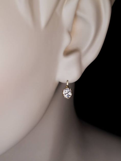 Solitaire Drop Earrings, Bridgerton Wardrobe, Diamond Drop Earrings Simple, Gold Antique Earrings, Cushion Cut Diamond Earrings, Solitaire Diamond Earrings, Simple Diamond Earrings, Diamond Earrings Gold, Unique Ear Piercings