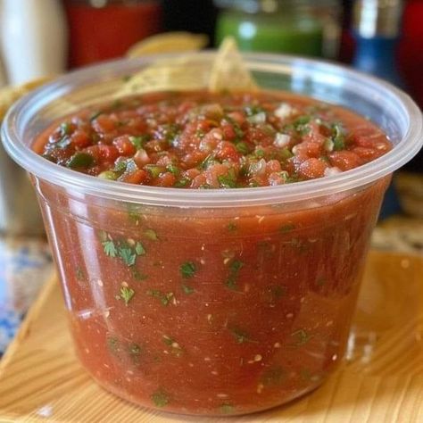 The Pioneer woman - Ree drummond ! | BEST HOMEMADE SALSA EVER 😋😋 Don't Lose This | Facebook Pioneer Woman Salsa, Fried Cheese Bites, Best Homemade Salsa, Garlic Green Bean Recipes, Creamy Broccoli Cheddar Soup, Homemade Salsa Recipe, Bacon Deviled Eggs, Chef Gordon Ramsay, Herb Bread