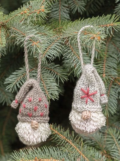 Crochet Dove Ornament, Christmas Knitted Ornaments, Small Christmas Knitting Projects, Mini Knit Ornaments, Knit Gnome Pattern, Mini Knit Hat Ornaments, Knitted Christmas Tree Ornaments, Easy Knit Christmas Ornaments, Knitted Christmas Tree Decorations