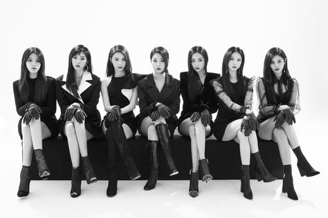 CLC Black Dress Group Photo❤️ #clc Moonlight Sunrise, Korean Idol, Kpop Girl Groups, Mini Album, K Idols, Pop Group, Korean Girl, South Korean Girls, Crystal Clear