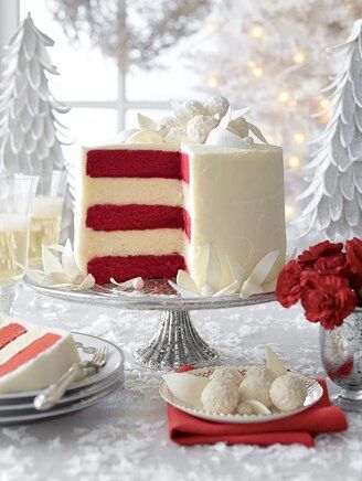 Red Velvet-White Chocolate Cheesecake White Chocolate Cheesecake Recipes, Holiday Cake Recipes, Red Velvet Desserts, Dessert Design, Peppermint Cake, White Chocolate Frosting, Recipes Southern, Peppermint Cheesecake, Holiday Cake