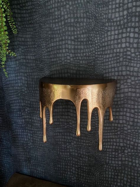 Small Wall Ideas, Alternative House Decor, Golden Wall Decor, Succulents Art, Art Deco Office, Unusual Wall Art, Metal Wall Shelf, Gold Shelves, Turned Art